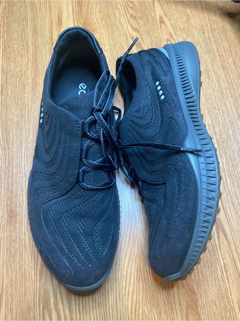 Ecco Men's Black Lace-Up Suede Sneakers